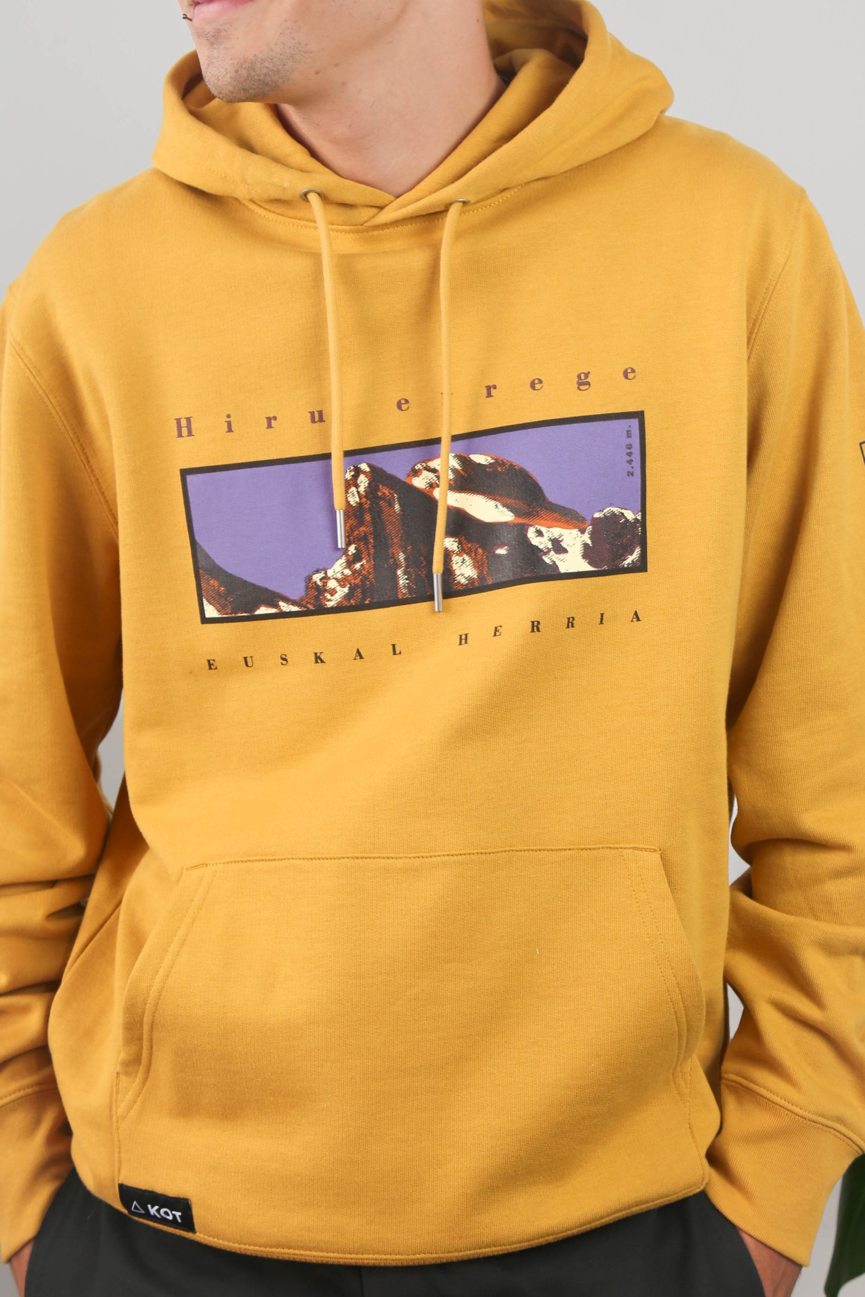 HIRU ERREGE KOT 30 SUDADERA CON CAPUCHA OCRE - Imagen 2
